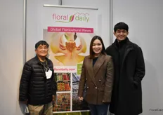 Suwat Singtothong and Lakota Chutarattanakul and her husband of Kanok from Thailand were also visiting the show.